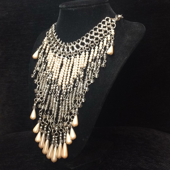 Sexy beaded statement necklace - Picture 2 of 3